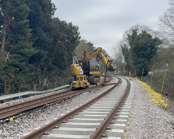 steel being lifted with an RRV on track